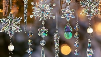 32pcs Christmas Decoration Crystal Ornaments – Iridescent Christmas Tree Ornaments Acrylic Snowflakes Drop Icicle Pendants Hanging Ornaments for Xmas Tree Winter Holiday Frozen Party Decorations @ $9.99